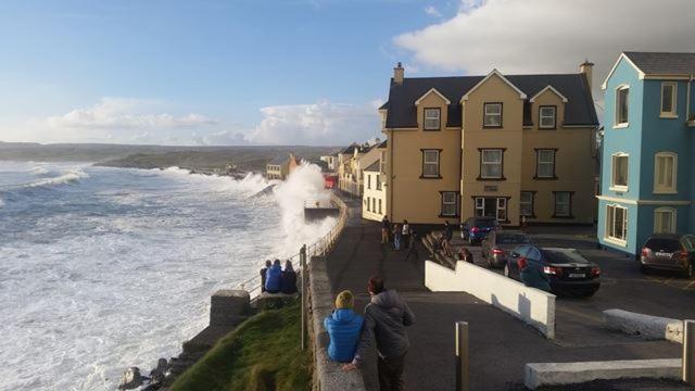 Lahinch -Beach -Surf- Hostel ภายนอก รูปภาพ